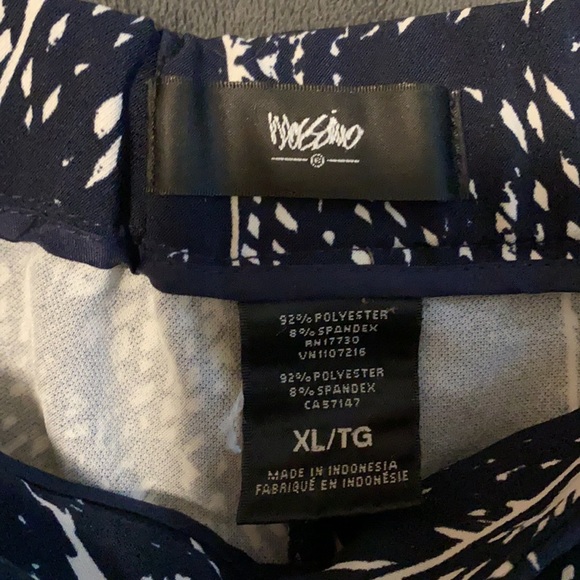 Mossimo Shorts - Picture 2 of 4